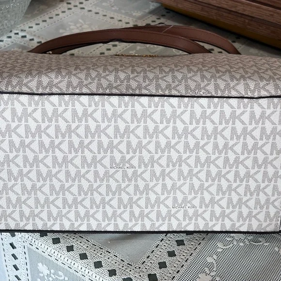 NWT Michael Kors Jet Set Travel Shoulder Bag With MK Print - Picture 3 of 9